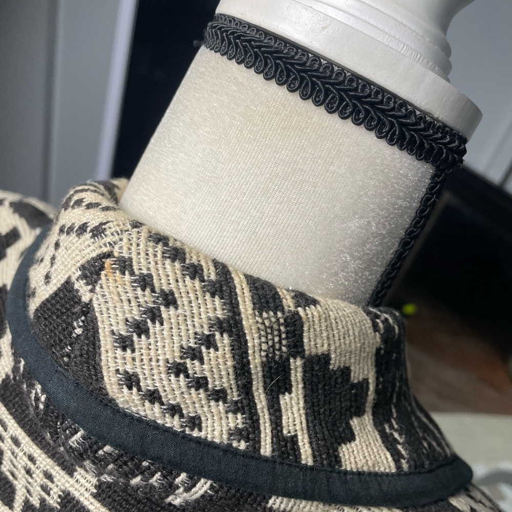 Black And Cream Patterned Jacket - image 8